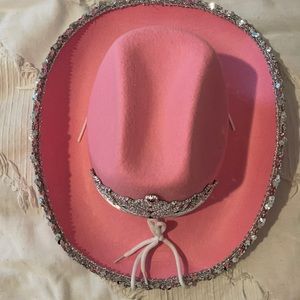 Selling a pink glittery cowgirl hat🤠⚡️
